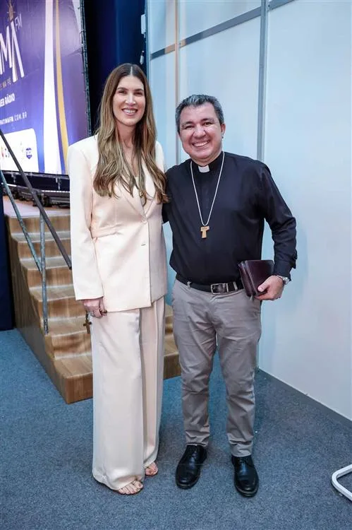 Ticiana de Paula e Padre Vanderlúcio Souza