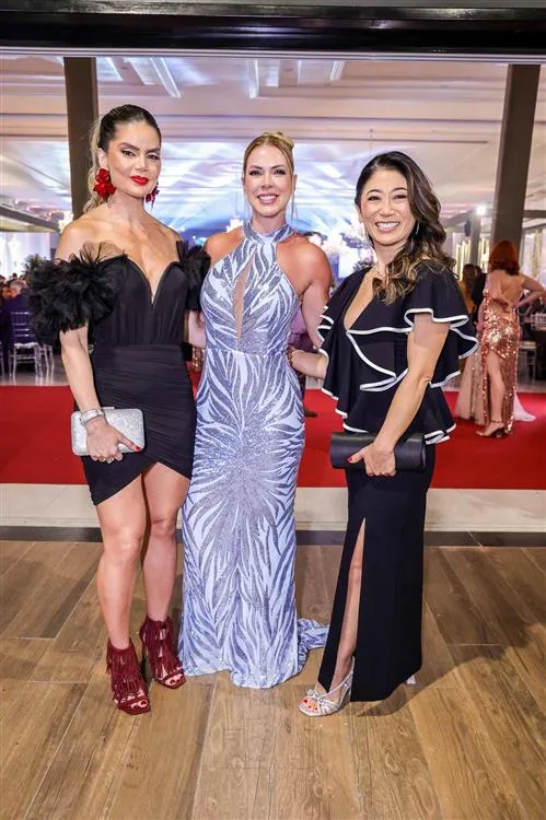 Ana Carla Grimaldi, Alana Sobreira e Juliana Nakamura