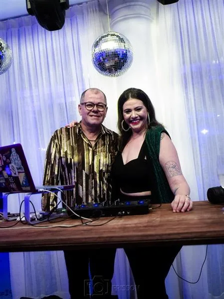 Djs Gilvan Magno e Isa Capelo