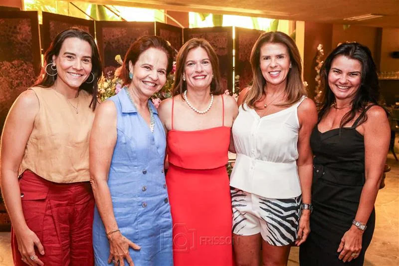 Carol, Jaqueline Barbosa, Luciana Bezerra, Alexandra Pinto e Lara Moraes