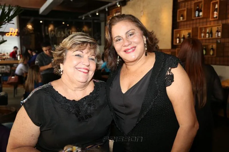 Elizabeth Delboni e Karina Sampaio