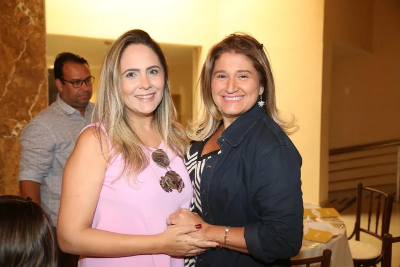 Ana Gladys Oquendo e Karina Bezerra
