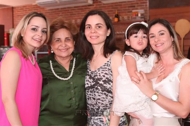 Ana Carolina Falcão, Mercia Nogueira, Andreia Albuquerque, Isabela e Cristine Falcão