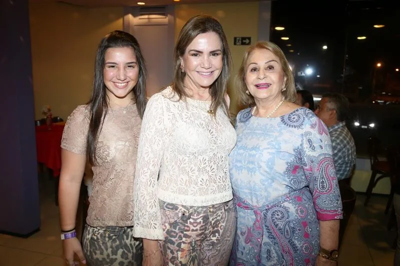 Carol, Ana Luiza e Gladys Barreira