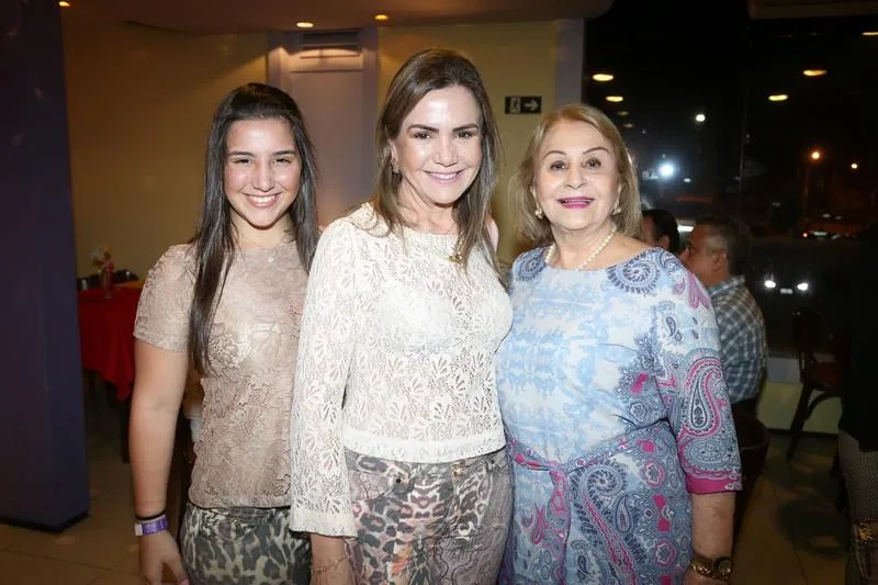 Carol, Ana Luiza e Gladys Barreira
