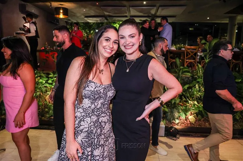 Amanda e Elisa Queiroz