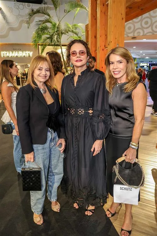 Ana Cristina Camelo, Cristiane Cavalcante e Maira Silva