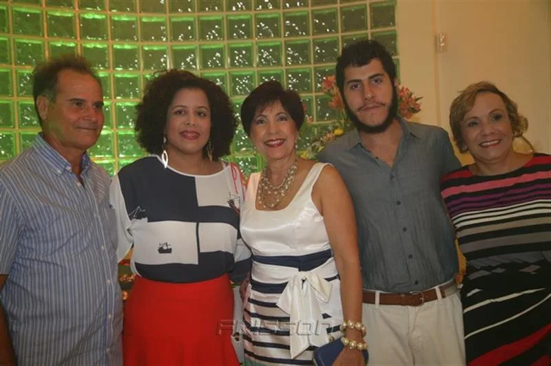 Antônio Vitor, Rebeca Bruno, Vânia Dias, Tadeu Dias e Sandra Gomes