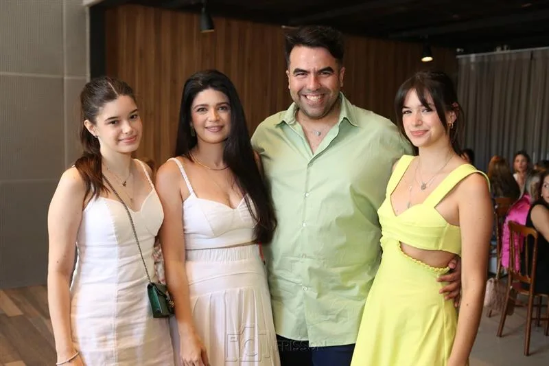 Beatriz Bezerra de Menezes, Débora Bezerra de Menezes, João Marques e Bruna Bezerra de Menezes