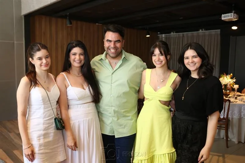 Beatriz Bezerra de Menezes, Débora Bezerra de Menezes, João Marques, Bruna Bezerra de Menezes e Aline Lopes