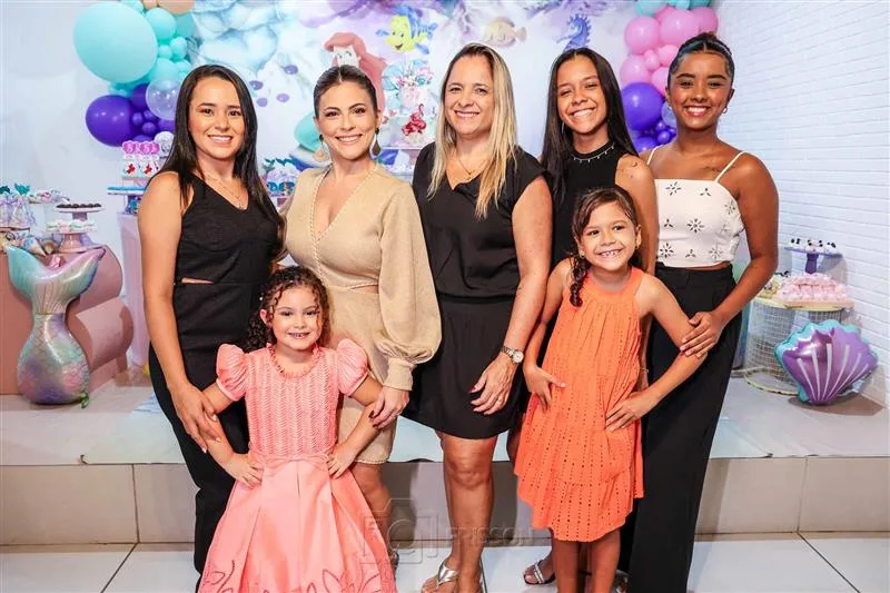 Aline Rodrigues, Lis, Carol Assunção, Jocy, Giovanna, Giulia Helena e Lana Kezia Jinkings