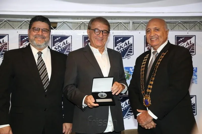 Colombo Cialdini, Arialdo Pinho e Epitácio Vasconcelos