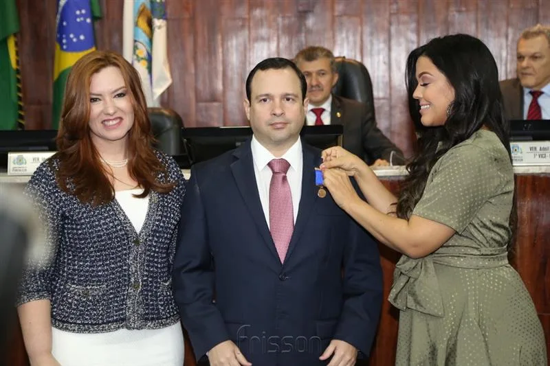 Aline, Igor Barroso e Priscila Costa