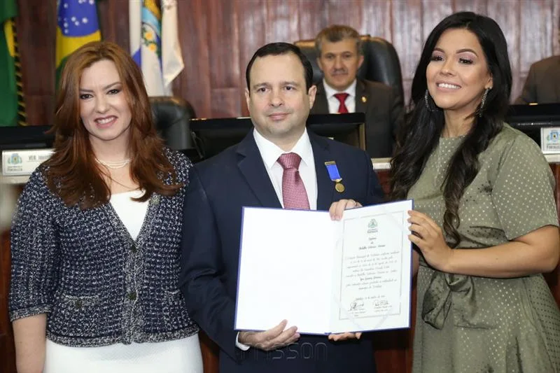 Aline, Igor Barroso e Priscila Costa
