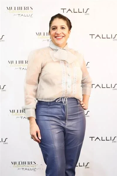 Elisa Oliveira