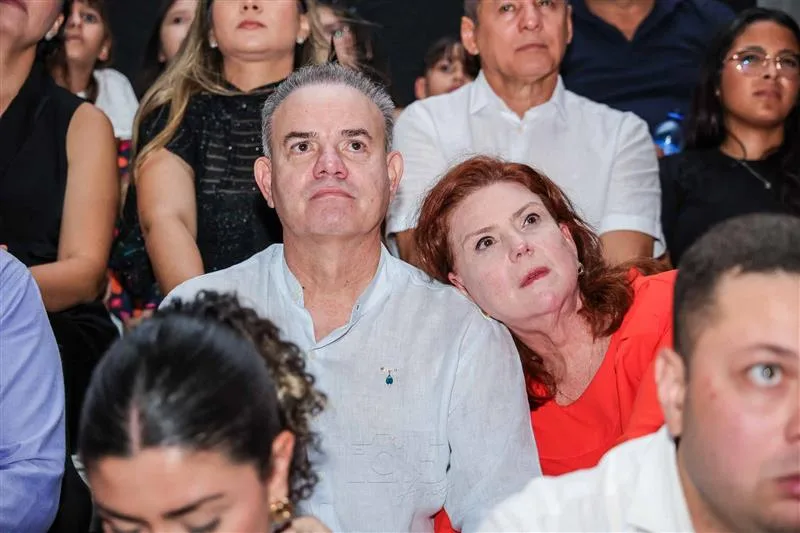 Esio Sousa e Fernanda Pessoa .
