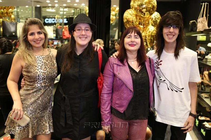 Maria Eduarda, Carolina, Maristela e Lucas Marinho