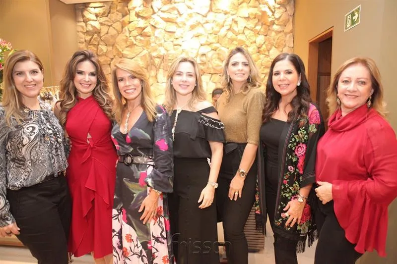 Carla Pereira, Eveline Fujita, Maira Silva, Suyane Dias Branco, Tais Pinto, Maria Lucia Negrão e Tânia Teixeira