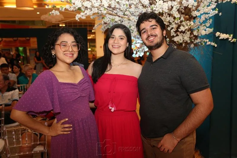 Carolina Rodrigues, Lais Araujo e Pedro Hildefonso