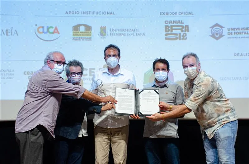 Rosemberg Cariry (Cineasta), Fabiano Piúba (SecultCE), Camila Santana (Governador do CE), Evandro Leitão (Pres. da ALCE) e Wolney Oliveira (Dir. do Cine Ceará)_Foto Luiz Alves