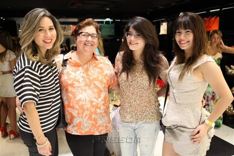 Carol, Isabel, Duda e Priscila Yamazaki