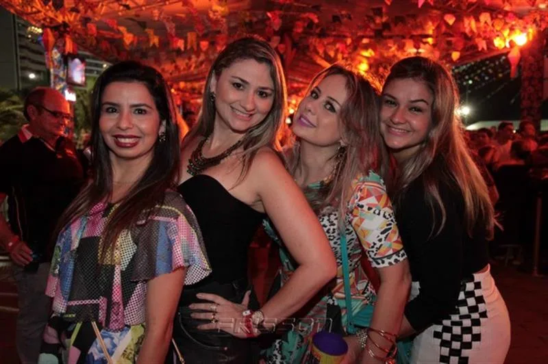 Emanuela Carneiro, Gizelly Valentim, Perla Queiroz e Camila Alves
