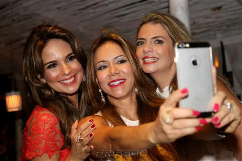 Eveline Fujita, Sakie Brookes e Taís Pinto