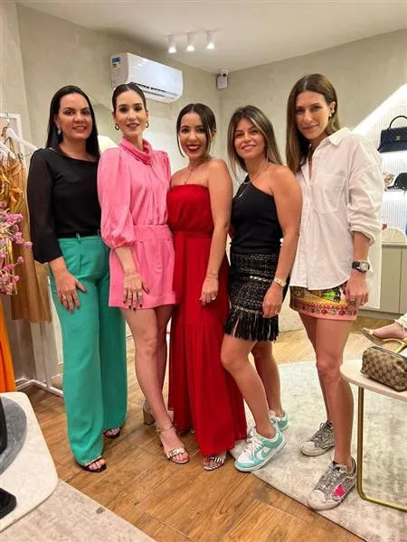 Amanda Castanheira, Sofia Torquato, Monique Benevides, Bruna Nogueira e Lívia Rolim