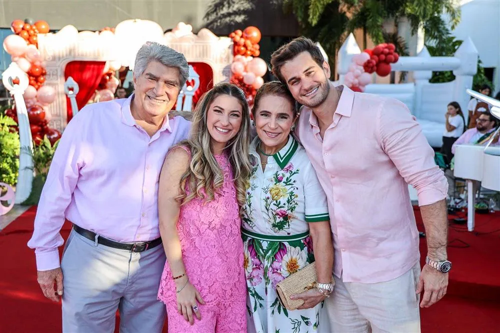 Amarilio, Bruna, Patricia e Ravi Macedo
