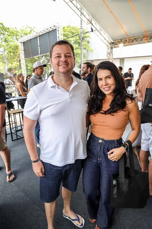 Anderson Melo e Camila Carvalho
