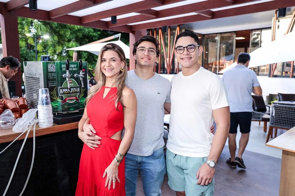 Aline, Gabriel Vasques e Pedro Victor Oliveira