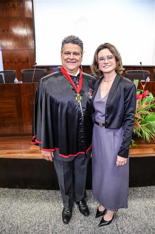 Colombo Cialdini e Ana Magalhães