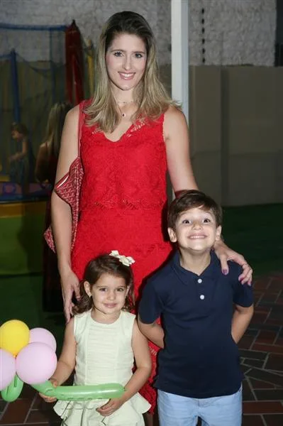 Athyna, Henry e Rebeca Bastos