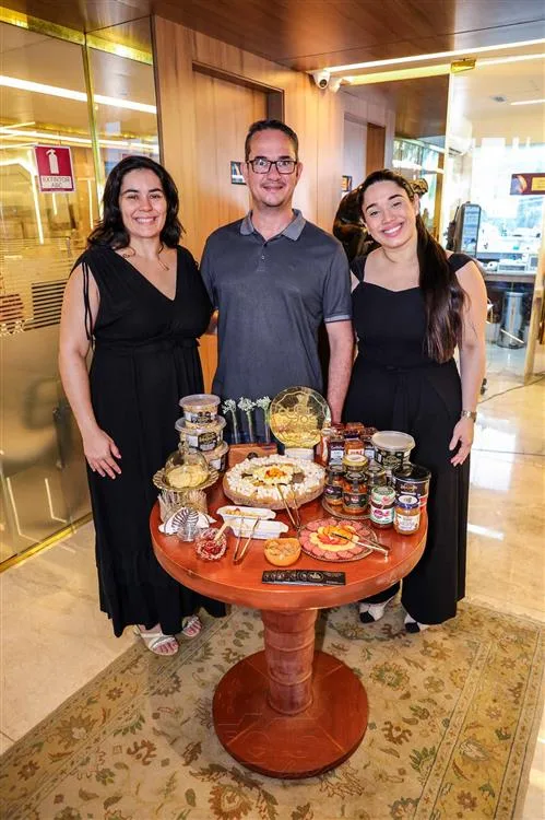 Livia Almeida, Carlos de Castro e Aline Almeida