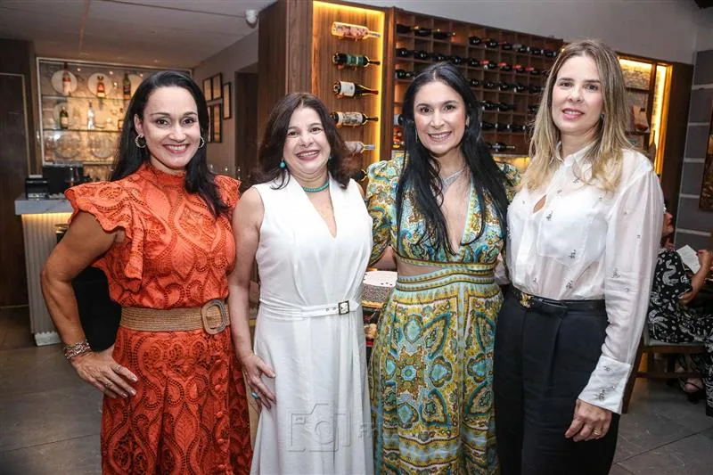 Carmen Pompeu, Luciana Lobo, Fernanda Sousa e Mariana Lobo