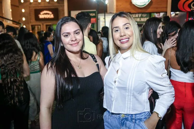 Carol Oliveira e Camila Chaves