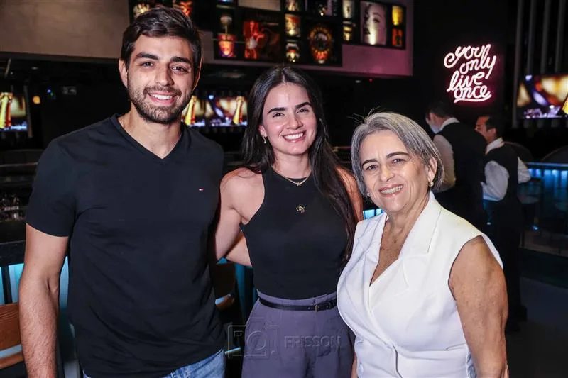 Andre, Amanda Hartel e Josy Melo