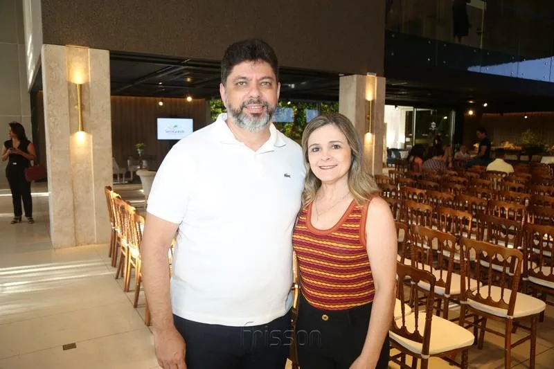 Adalberto Ribeiro e Viviane Navarro