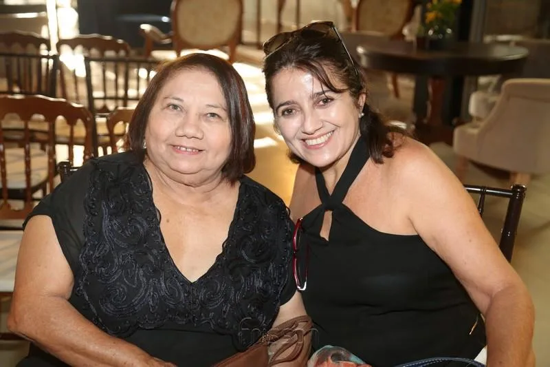 Ana Maria Oliveira e Beatriz Bittencurt