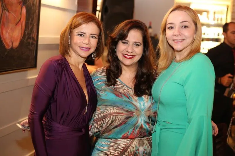 Cláudia e Sandra Fujita com Martinha Assunção