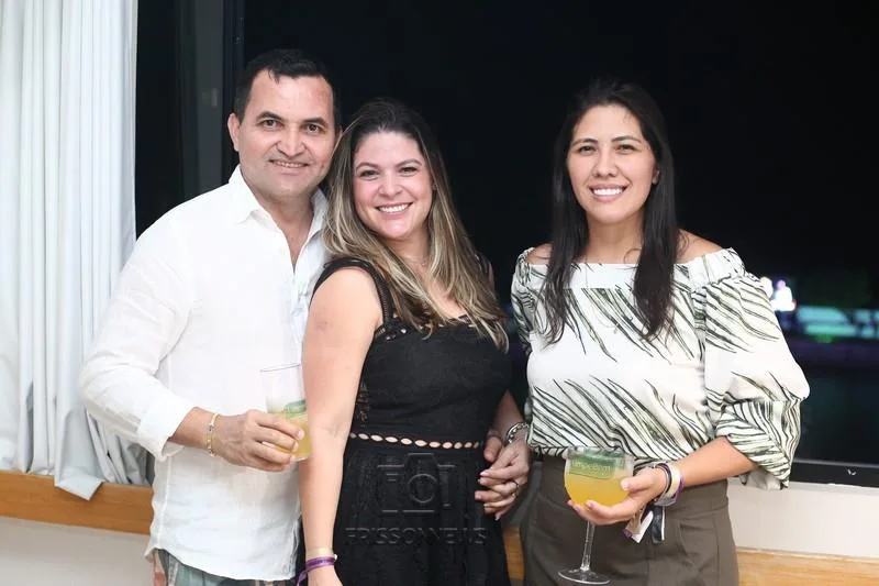 Carlos, Shirlene Oliveira e Camila Mattos