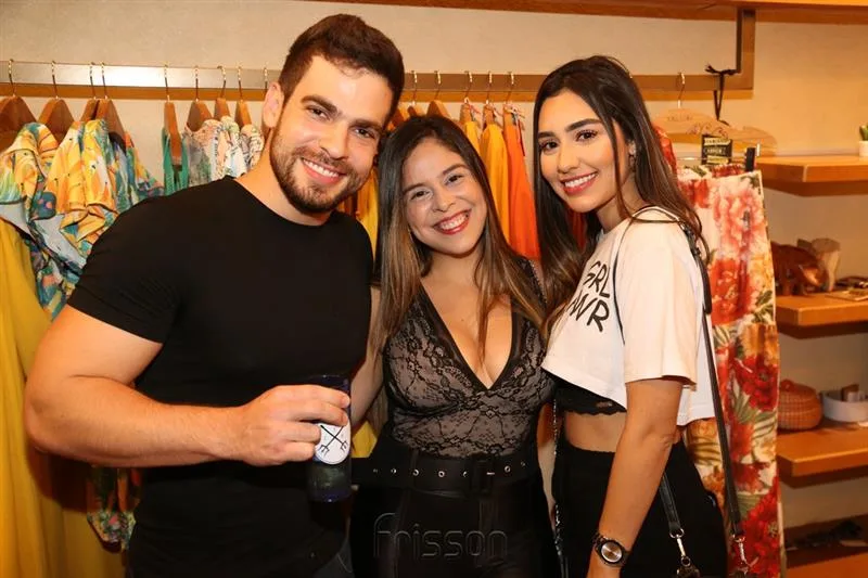 Lucas Batista, Marilia Bastos e Beatriz Bivar