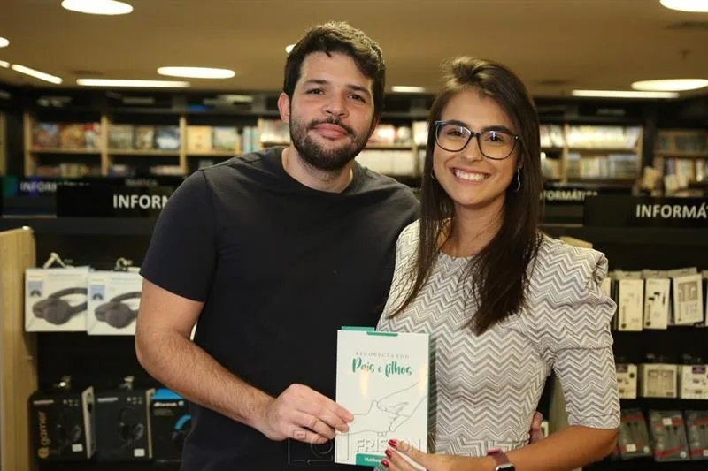 Iago Chaves e Livia Macedo