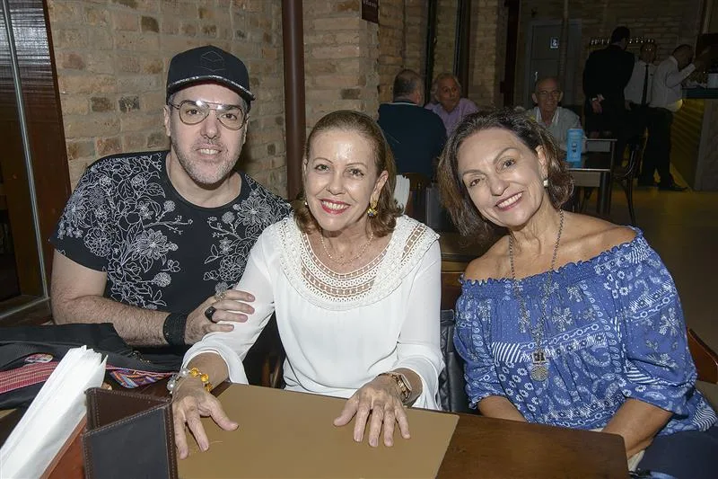Alysson Aragão, Rosinha Gomes e Tereza Brasil