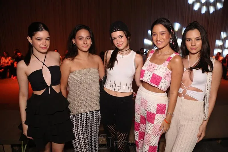Beatriz Menezes, Vitoria Costa, Bruna Menezes, Sofia Valim e Larissa Farias