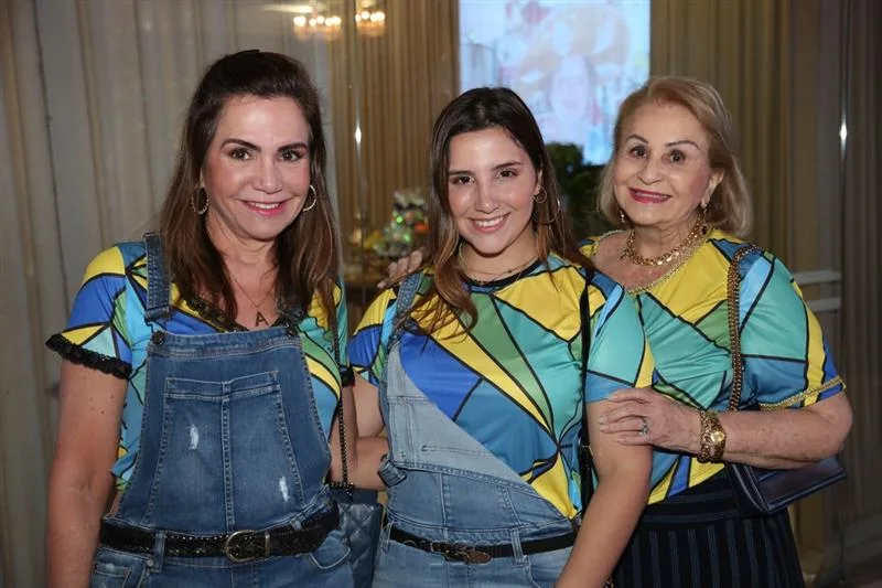 Ana Elisa, Carolina e Glads Barreira