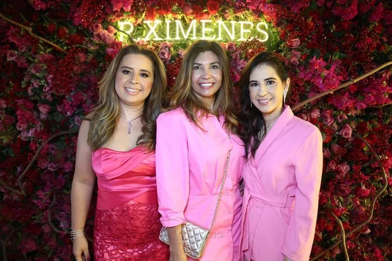 Camila e Carol Ximenes com Antônia Roubert