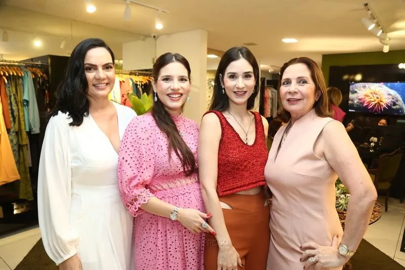 Amanda Castanheira, Sarah, Sofia e Maria Torquato