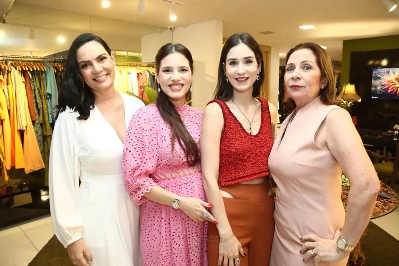 Amanda Castanheira, Sarah, Sofia e Maria Torquato