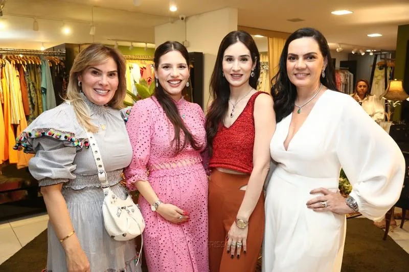 Janaina Vichnevski, Sarah e Sofia Torquato e Amanda Castanheira